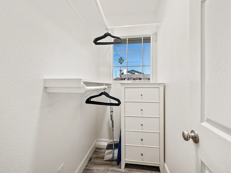 884 Seabright Ave — Photo 8