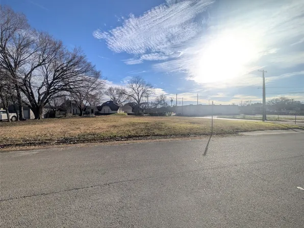 1316 W Ave E, Garland, TX 75040