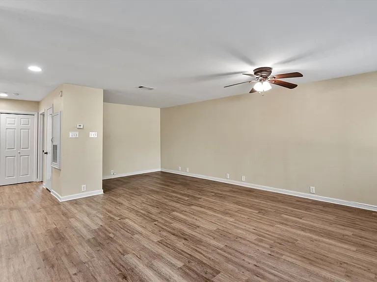 6810 Deatonhill Dr #108 — Photo 5
