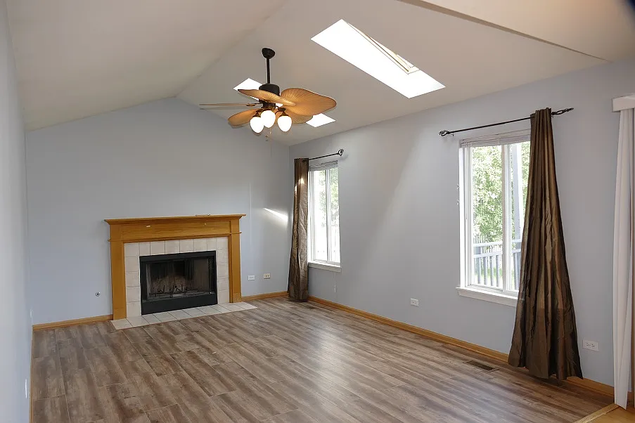 3 bed, 2.5 bath, 1626 sqft, $2,500 — Photo 3