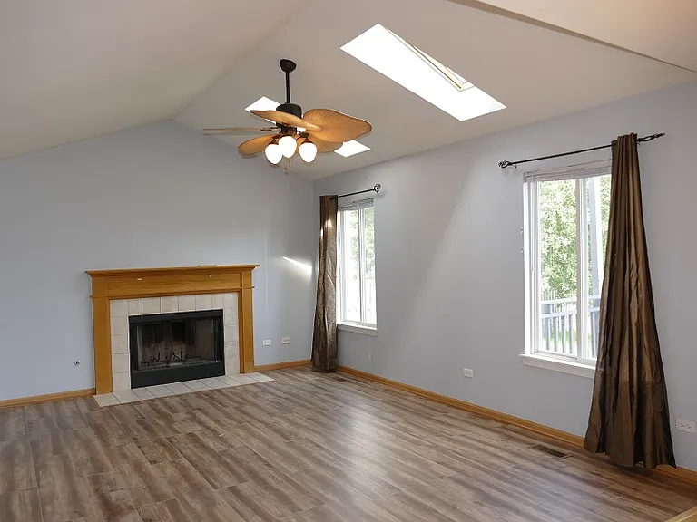 2551 Smithfield Ln — Photo 3