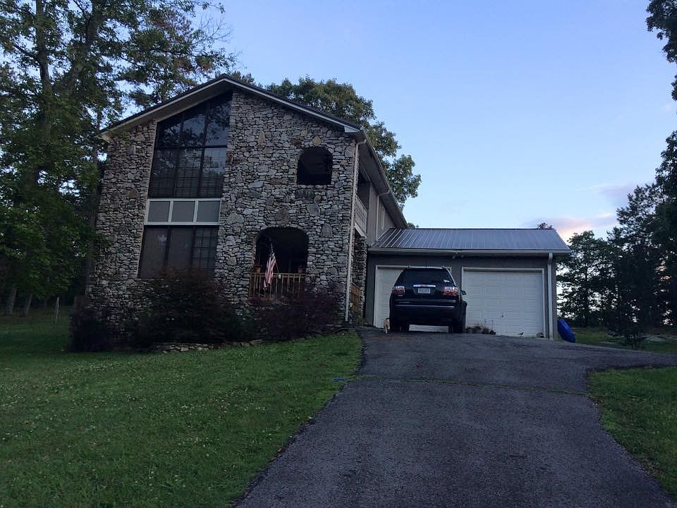 1st image of 889 Skyhaven Dr