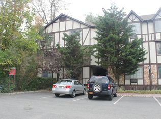 2010 Hawthorne Ln, Mahwah, NJ 07430