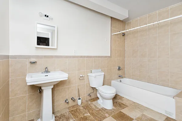 Rented by Safdie Realty Group | media 3