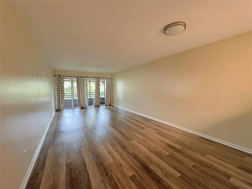 2 bed, 2.0 bath, 970 sqft, $1,300 — Photo 4