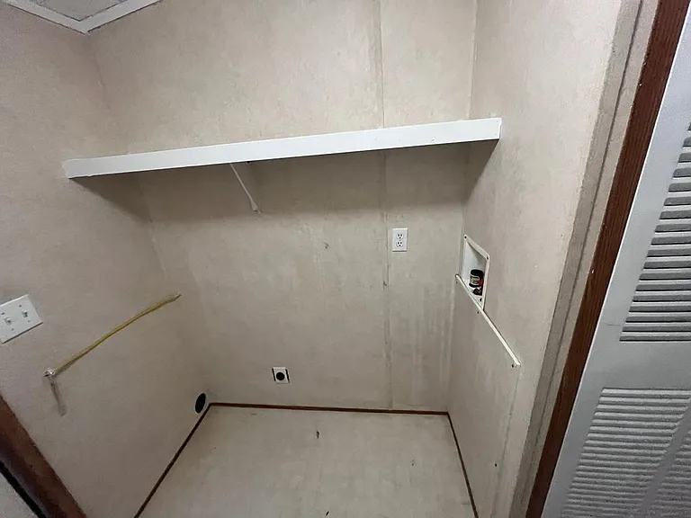 1719 Western Ave — Photo 19