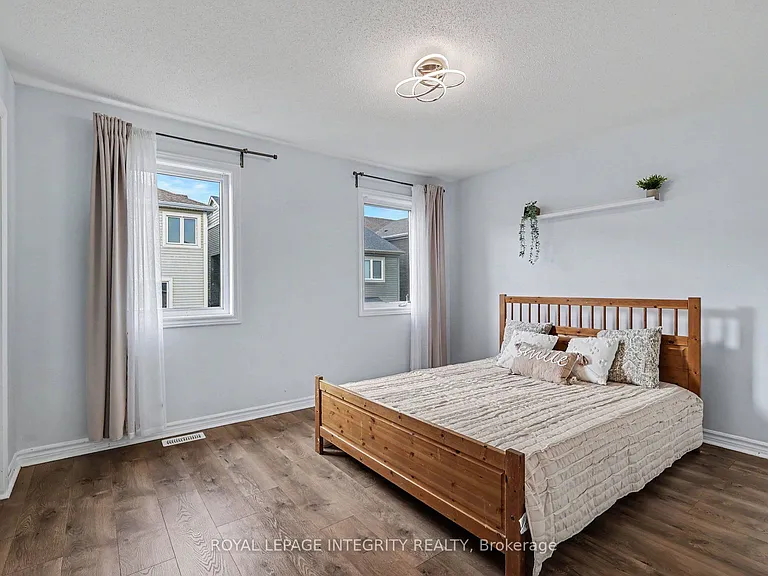 555 Foxlight Cir — Photo 11