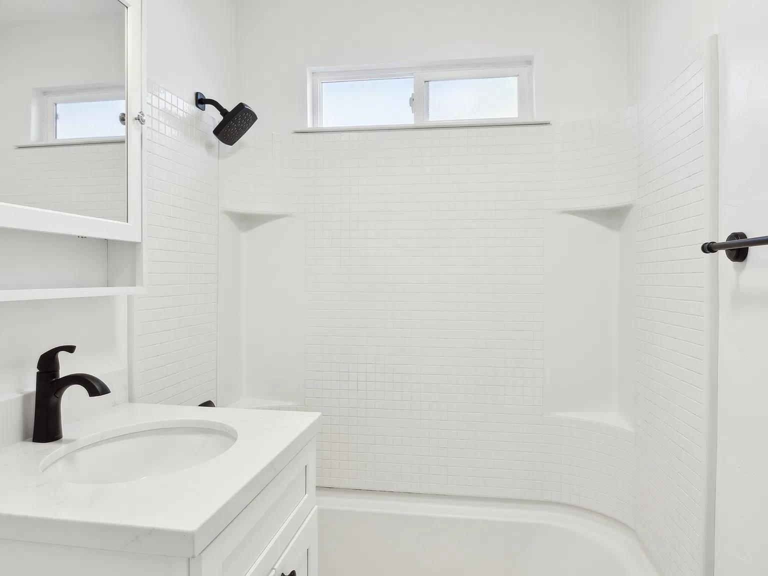 2 bed, 832 sqft, $3,000 — Photo 3