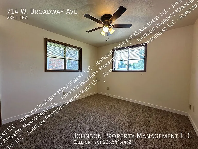 714 W Broadway Ave — Photo 6