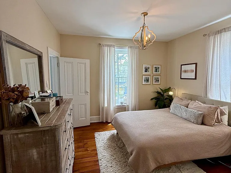 221 W Court St — Photo 12