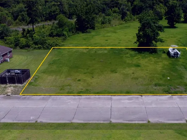 200 Lake Tasse Dr, New Iberia, LA 70560