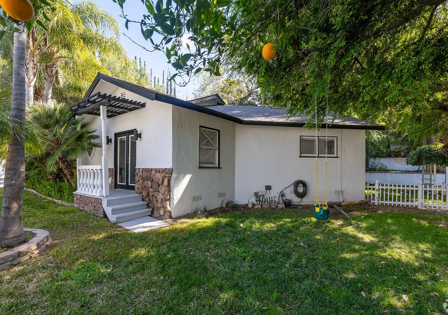 New Price: $6,800/month Furnished Shadow Hills Retreat with Utilities Included & Exclusive Privat... — Photo 4