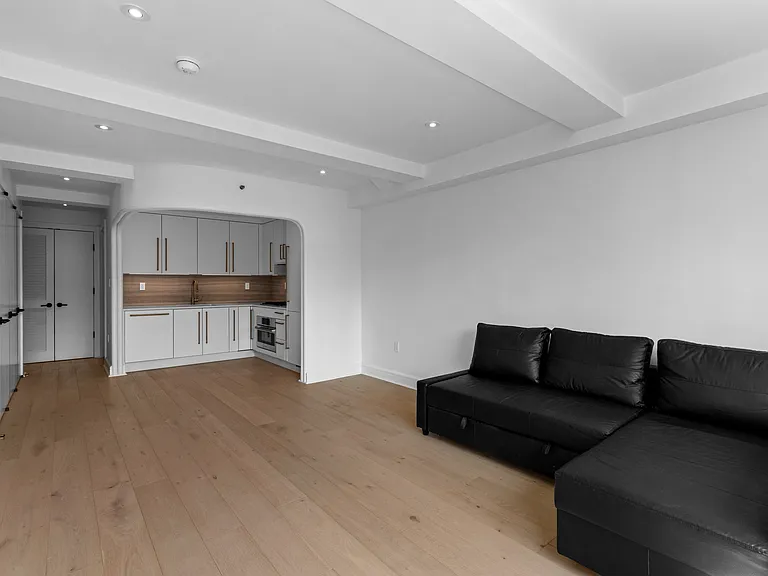 533 E 12th St #6C — Photo 6