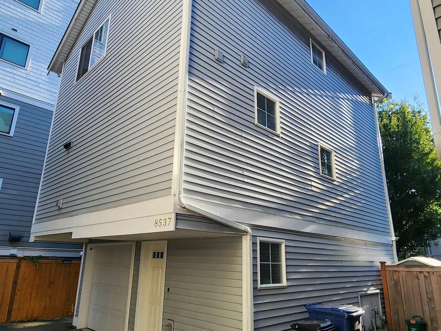 3 bed, 2.5 bath, 1344 sqft, $3,400 — Photo 2