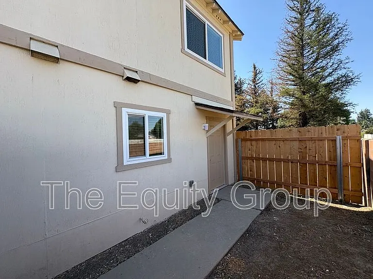 1469 Ben Franklin Ave — Photo 12