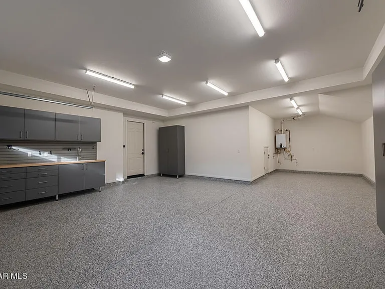 2390 Crombie Ct — Photo 41