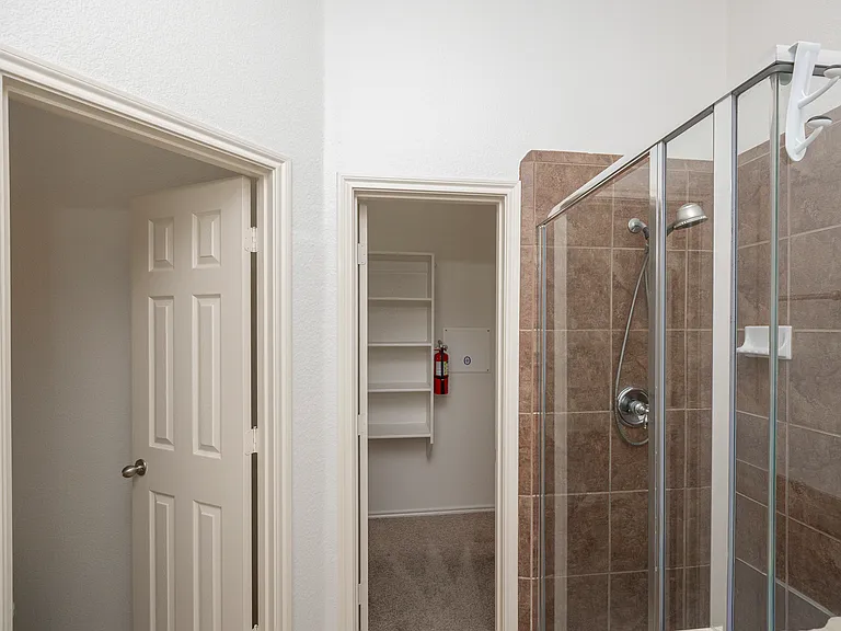 5556 Sky Ridge Dr — Photo 10