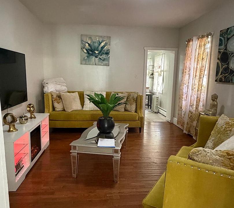 1st image of 515 Elm St