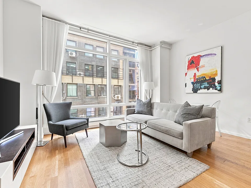18 W 48th St #11D