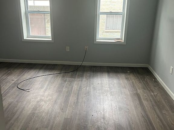 5th image of 17568-70 Lakeshore Blvd #12