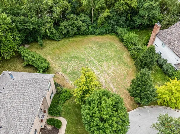 1023 Pine Grove Ct, Vernon Hills, IL 60061