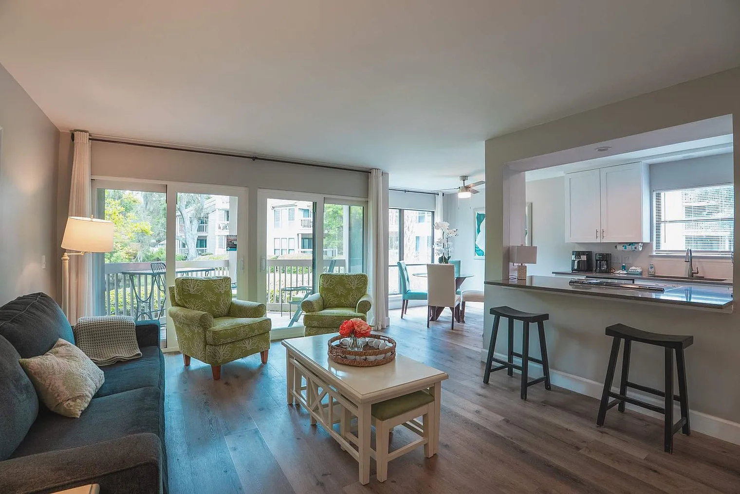 1 bed, 1.0 bath, 1044 sqft, $2,904 — Photo 1