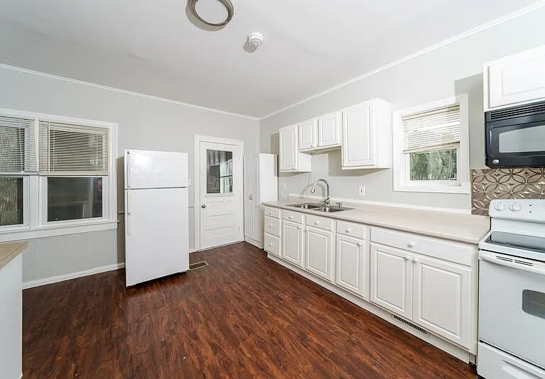28 Lancaster St — Photo 5