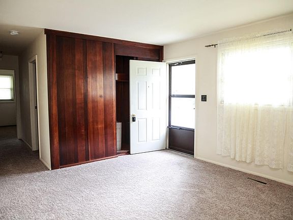 3rd image of 3926 Myron Ave