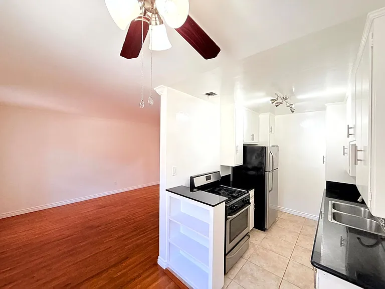 1415 Hudson Avenue — Photo 6