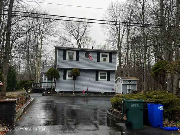 945 Country Place Dr, Tobyhanna, PA 18466