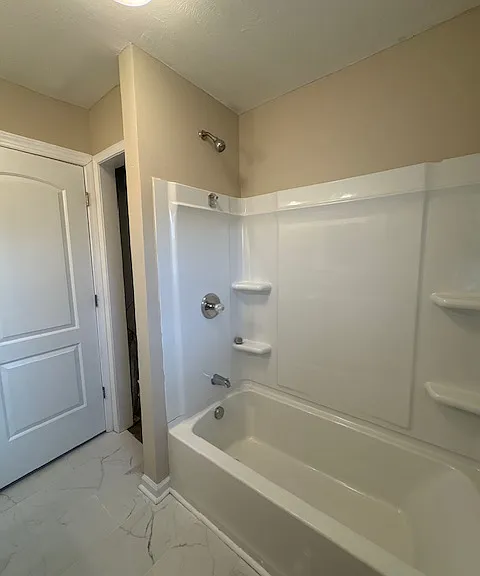 908 E Valley Dr — Photo 9