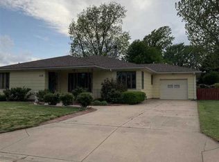 105 N 6th St, Colwich, KS 67030