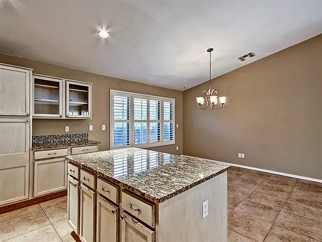 15866 W Tara Ln — Photo 4