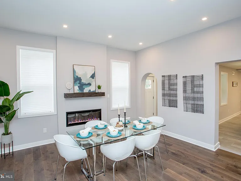 327 Wood St — Photo 15