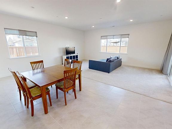 5th image of 2035 Santos St