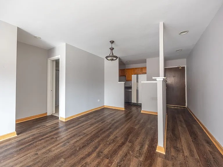 607 W Wrightwood Ave #313 — Photo 2