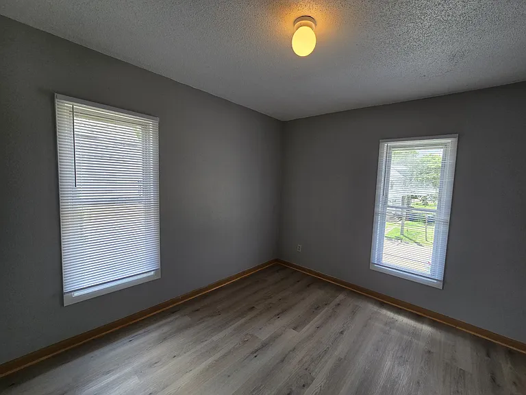 519 Baltimore St — Photo 15
