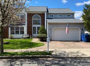 2 Ascot Pl, North Brunswick, NJ 08902