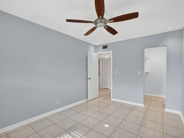 4051 NE 13th Ave #77 — Photo 20