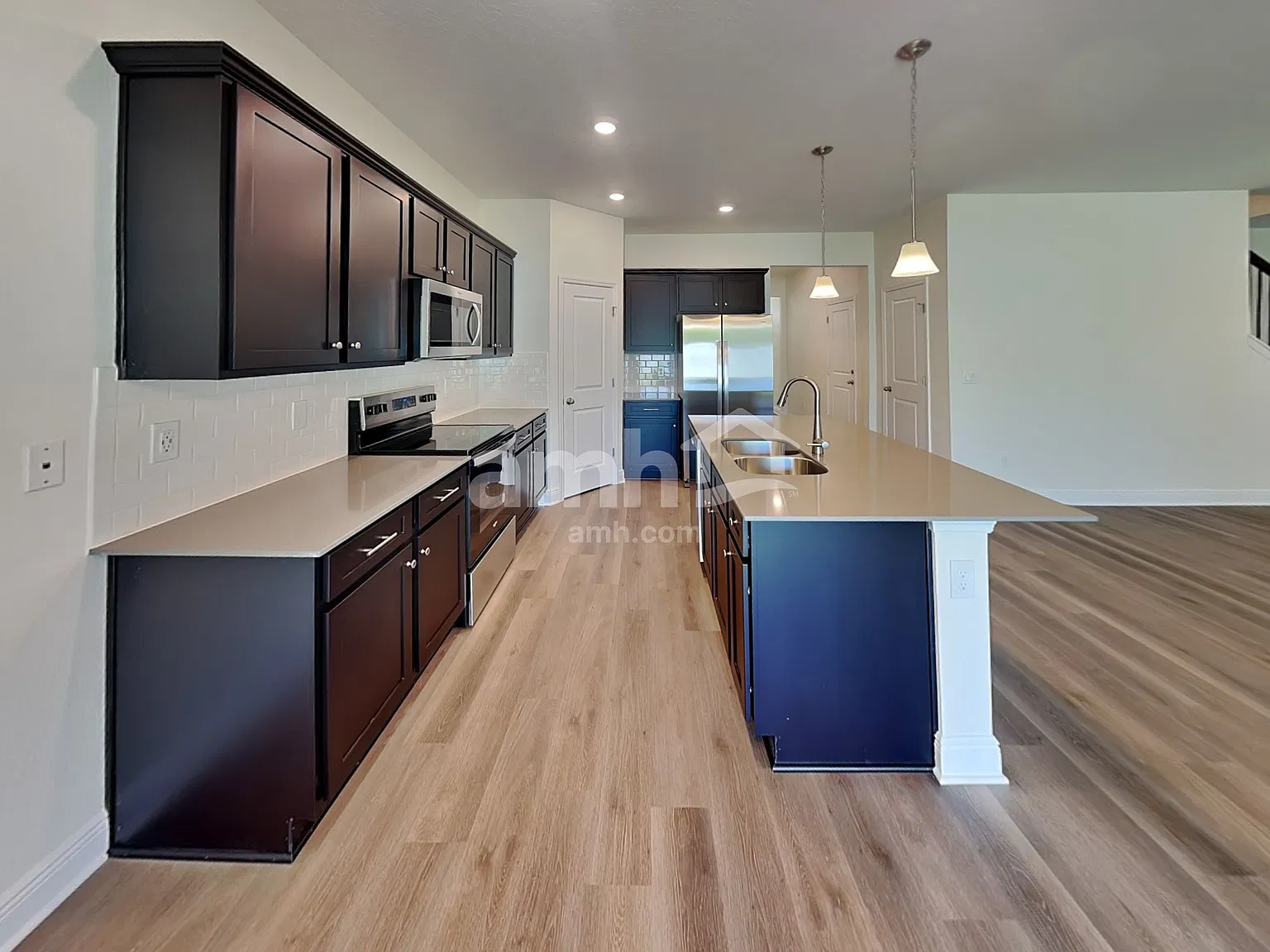 4 bed, 2.5 bath, 2297 sqft, $2,700 — Photo 3