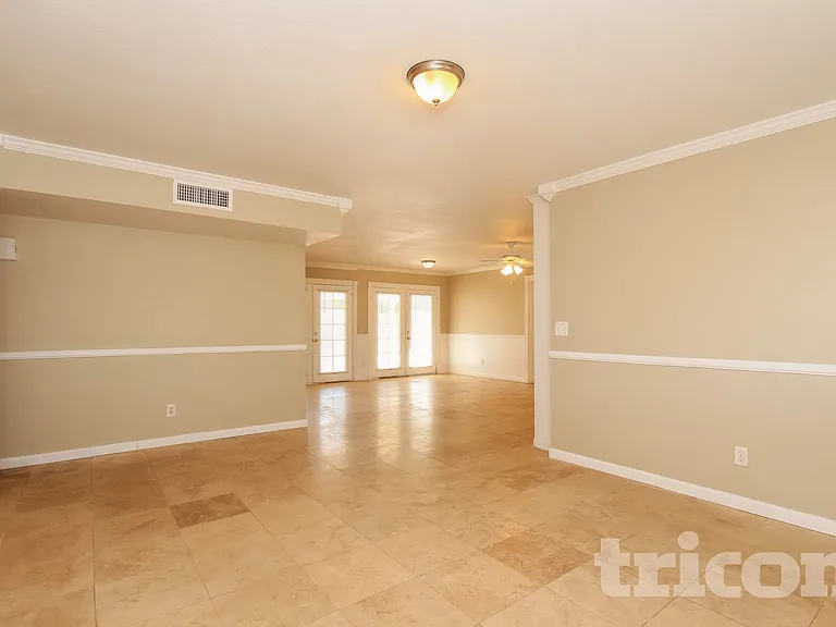 6237 W Marconi Ave — Photo 3