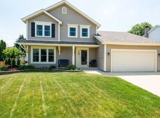628 Adam Ln, Carol Stream, IL 60188