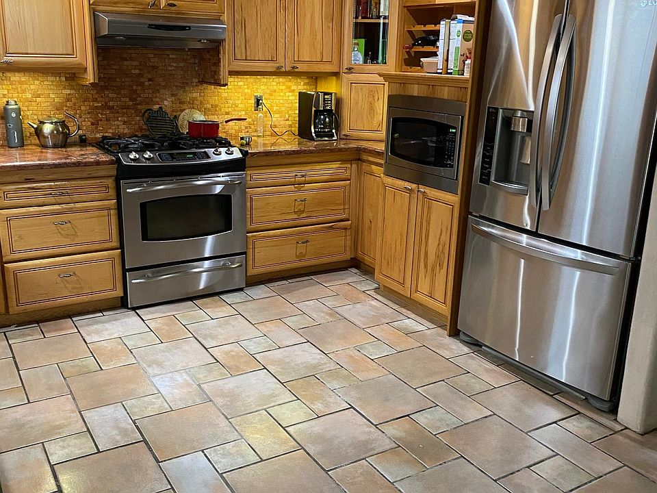 1st image of 14931 Adams Dr #1
