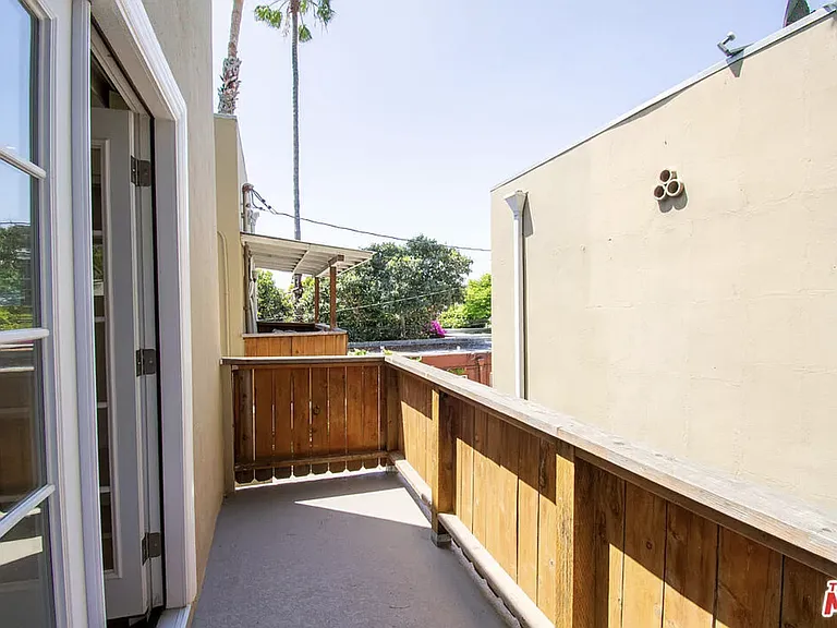 1127-1135.5 N Vista St — Photo 10