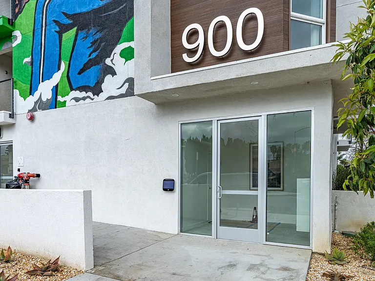 900 N Ardmore Ave Property — Photo 24