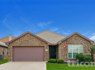 8405 Weeping Cherry Ln, Fort Worth, TX 76140