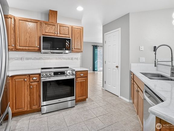 3rd image of 650 Skamokawa Court SE