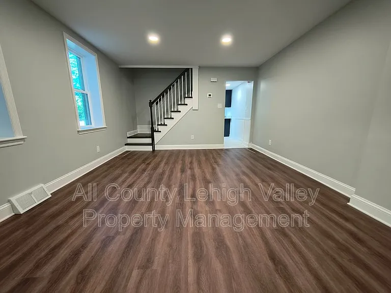 20 E Prospect St — Photo 5