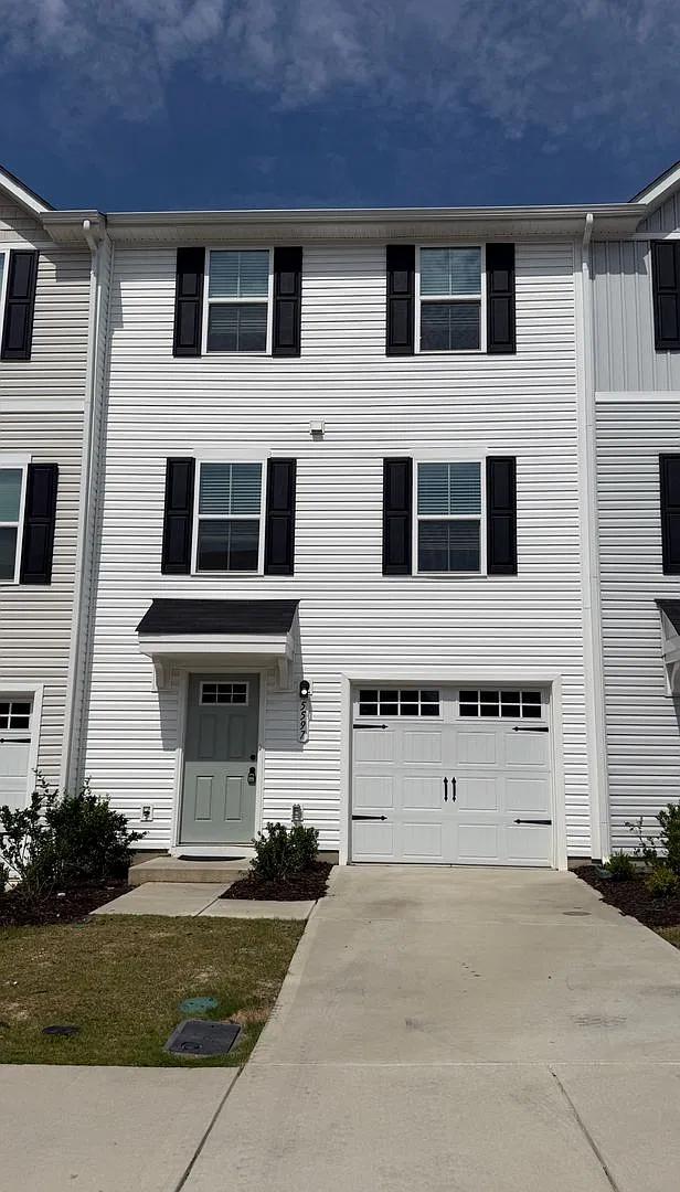 Beautiful and Modern Townhome for Lease in Kannapolis, NC — Photo 1