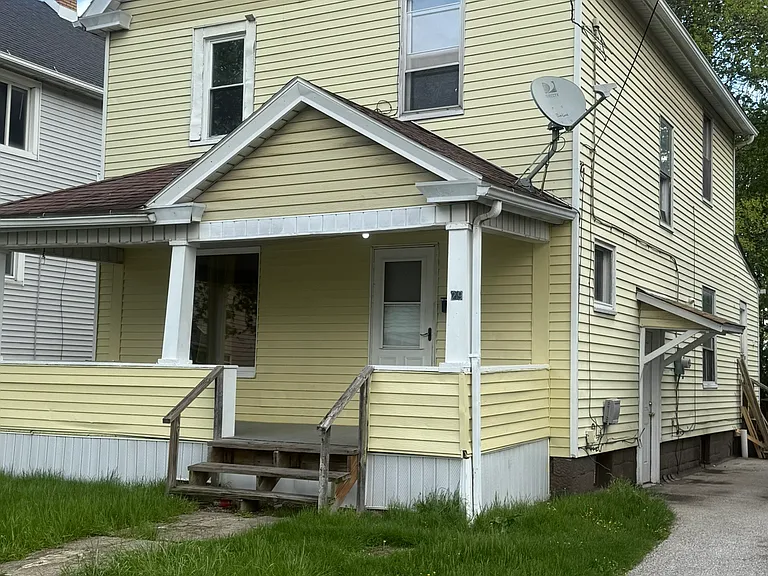 29 Whitney Ave N — Photo 1